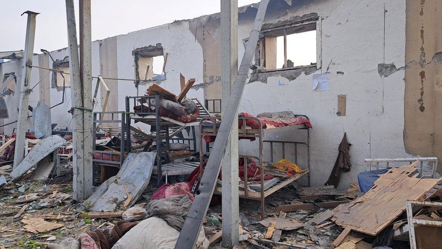 Kondisi rumah sakit rehabilitasi pengguna narkoba yang hancur akibat serangan udara Pakistan di Kabul, Afghanistan, Selasa (17/3/2026). (REUTERS/Sayed Hassib)