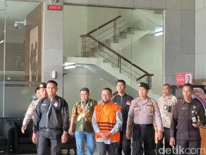 KPK Tahan Gus Alex Eks Stafsus Yaqut Terkait Dugaan Korupsi Kuota Haji