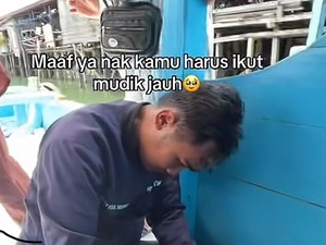 Tak Tega Ditinggal, Wanita Ini Bawa Kucing Mudik Naik Kapal Menyeberangi Laut.