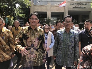 Senyum Purbaya Respons Emak-emak Minta MBG Disetop: Saya Sampaikan Presiden