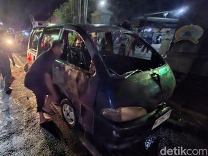 Hendak Jemput Anak Mudik, Mobil Warga Nganjuk Hangus Terbakar