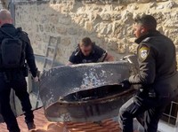 Penampakan Serpihan Rudal Iran Jatuh di Kompleks Masjid Al Aqsa