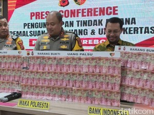 Pabrik Uang Palsu Miliaran Rupiah Digulung Polisi di Cirebon