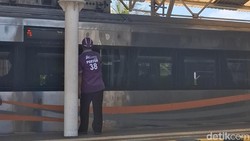 Curhat Porter Stasiun Tugu Kesepian di Tengah Riuh Pemudik