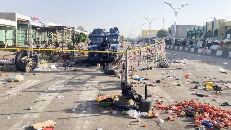 Sedikitnya 23 orang tewas dan 108 lainnya luka-luka dalam serangan bom bunuh diri yang mengguncang kota Maiduguri, ibu kota negara bagian Borno, di timur laut Nigeria, Senin (16/3/2026) malam. (Tangkapan Layar Video Reutes/)