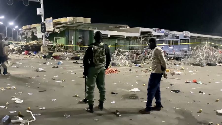 Sedikitnya 23 orang tewas dan 108 lainnya luka-luka dalam serangan bom bunuh diri yang mengguncang kota Maiduguri, ibu kota negara bagian Borno, di timur laut Nigeria, Senin (16/3/2026) malam. (Tangkapan Layar Video Reutes/)