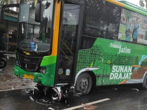 Bus Trans Jatim di Lamongan Tabrak Pemotor Menyeberang, 1 Orang Tewas