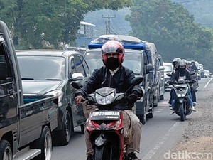 Jalur Limbangan-Malangbong Macet, Polisi Berlakukan 12 Kali One Way