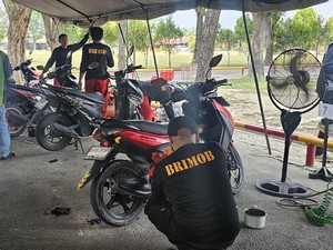 Bengkel Gratis Brimob Polda Riau Diserbu, Ratusan Ojol Antre