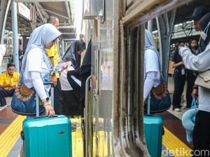 Video: Jumlah Pemudik di Stasiun Pasar Senen Berkurang H-1 Lebaran