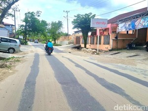 Warga Tarakan Keluhkan Debu Pasir Sisa Banjir di Jalan Karang Anyar
