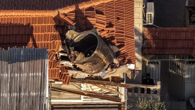 Iron Dome Jebol, Penampakan Rudal Iran Tembus Atap Rumah Israel