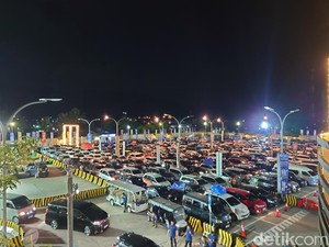 Menhub: Puncak Arus Mudik di Pelabuhan Merak Terjadi Malam Ini