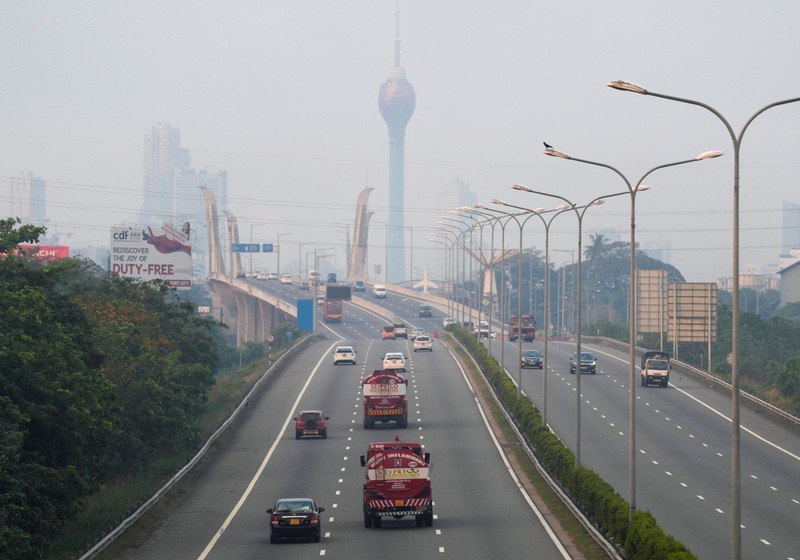 Sri Lanka telah menetapkan setiap hari Rabu sebagai hari libur bagi lembaga-lembaga publik untuk menghemat bahan bakar minyak (BBM), Rabu (18/3/2026). (REUTERS/Thilina Kaluthotage)