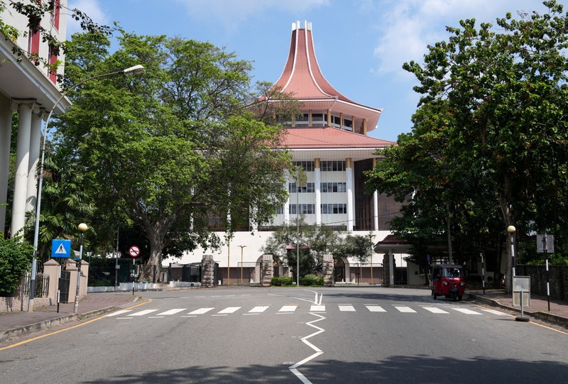 Sri Lanka telah menetapkan setiap hari Rabu sebagai hari libur bagi lembaga-lembaga publik untuk menghemat bahan bakar minyak (BBM), Rabu (18/3/2026). (REUTERS/Thilina Kaluthotage)