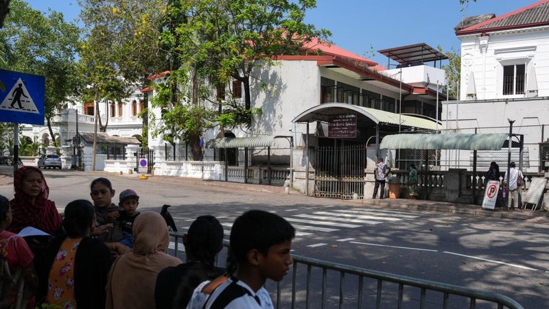 Sri Lanka telah menetapkan setiap hari Rabu sebagai hari libur bagi lembaga-lembaga publik untuk menghemat bahan bakar minyak (BBM), Rabu (18/3/2026). (REUTERS/Thilina Kaluthotage)