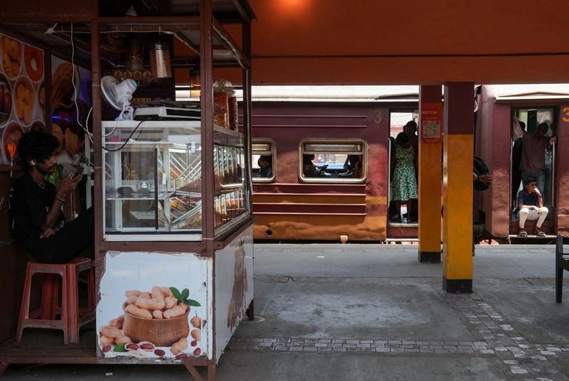 Sri Lanka telah menetapkan setiap hari Rabu sebagai hari libur bagi lembaga-lembaga publik untuk menghemat bahan bakar minyak (BBM), Rabu (18/3/2026). (REUTERS/Thilina Kaluthotage)