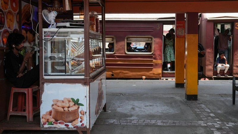 Sri Lanka telah menetapkan setiap hari Rabu sebagai hari libur bagi lembaga-lembaga publik untuk menghemat bahan bakar minyak (BBM), Rabu (18/3/2026). (REUTERS/Thilina Kaluthotage)