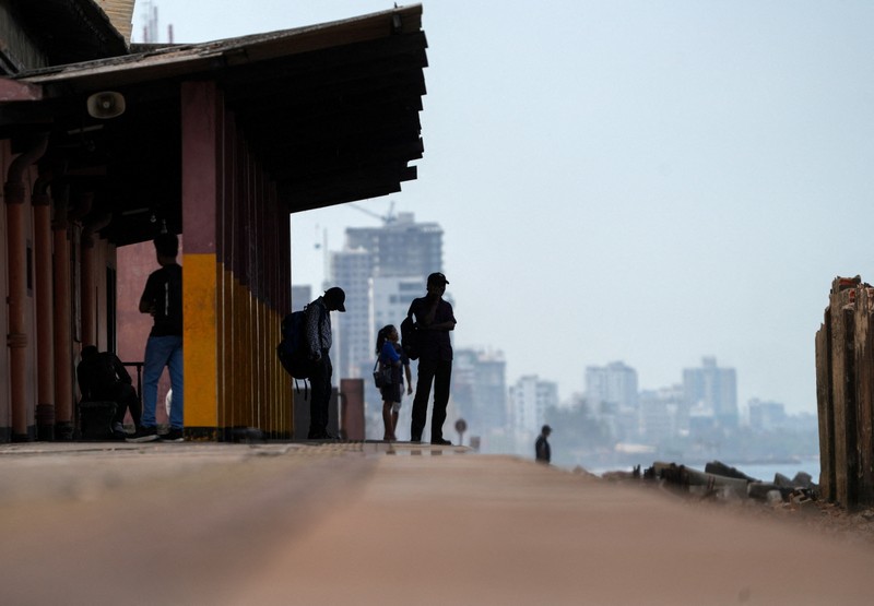Sri Lanka telah menetapkan setiap hari Rabu sebagai hari libur bagi lembaga-lembaga publik untuk menghemat bahan bakar minyak (BBM), Rabu (18/3/2026). (REUTERS/Thilina Kaluthotage)
