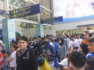 Libur Nyepi-Lebaran, Stasiun Pasar Senen Dipadati Penumpang