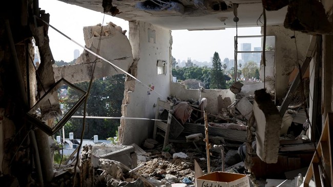 Bahaya Laten "Dukun Geopolitik"