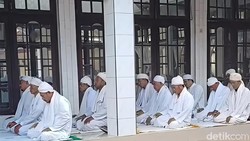 Ratusan Jemaah Asy-Syahadatain Indramayu Gelar Salat Id Hari Ini