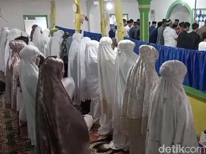 Video: Potret Salat Id Jemaah Naqsabandiyah Padang