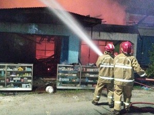 Rumah Warga di Bogor Kebakaran gegara HP Meledak Saat Dicas