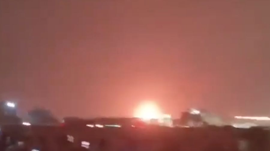 Ledakan terjadi di Riyadh menyusul serangkaian serangan rudal yang menargetkan ibu kota Saudi. (Tangkapan Lyar Video/X)