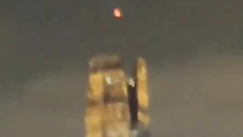 Ledakan terjadi di Riyadh menyusul serangkaian serangan rudal yang menargetkan ibu kota Saudi. (Tangkapan Lyar Video/X)