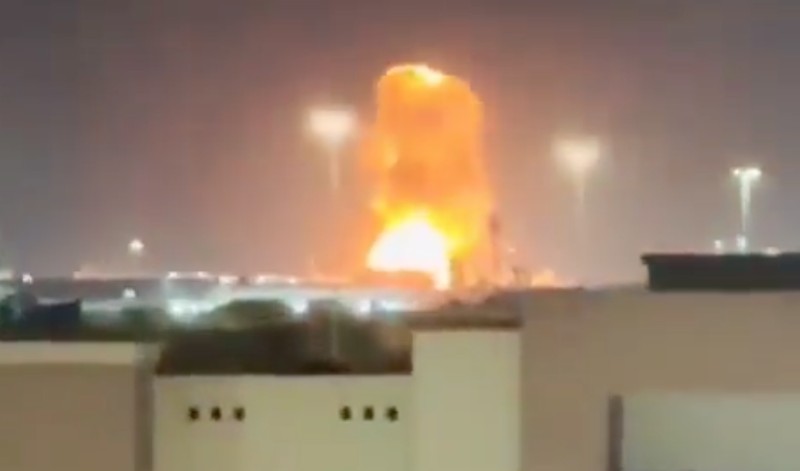 Ledakan terjadi di Riyadh menyusul serangkaian serangan rudal yang menargetkan ibu kota Saudi. (Tangkapan Lyar Video/X)