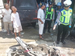 Motor Tabrak Rak Bensin Eceran di Kajen, Pengendara Luka Bakar 100%