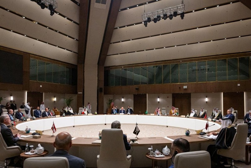 Pertemuan para menteri Arab dan Islam tentang keamanan regional di Riyadh, Arab Saudi, Kamis (19/1/2026). (Saudi Press Agency/Handout via REUTERS)