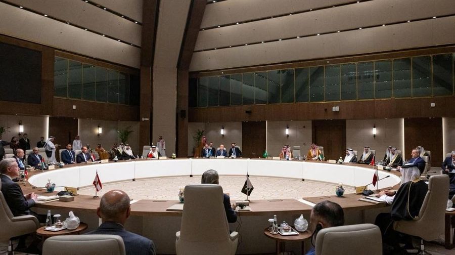 Pertemuan para menteri Arab dan Islam tentang keamanan regional di Riyadh, Arab Saudi, Kamis (19/1/2026). (Saudi Press Agency/Handout via REUTERS)