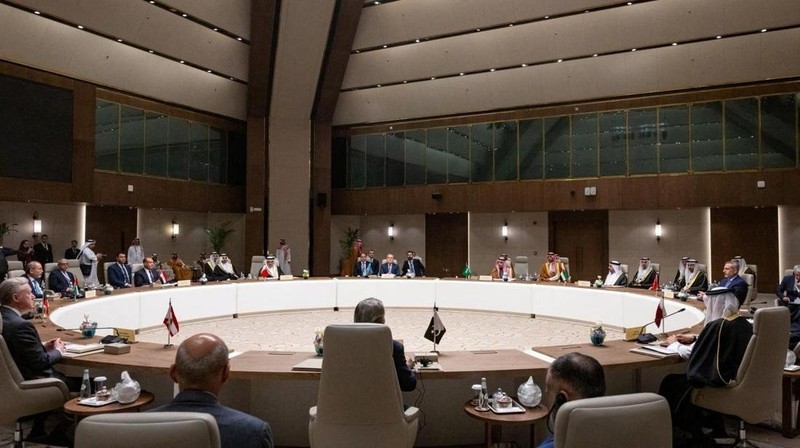 Pertemuan para menteri Arab dan Islam tentang keamanan regional di Riyadh, Arab Saudi, Kamis (19/1/2026). (Saudi Press Agency/Handout via REUTERS)