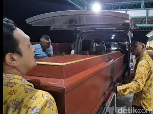 Jenazah Ayah-Anak Korban Kecelakaan di Tol Batang Dimakamkan di Gunungkidul