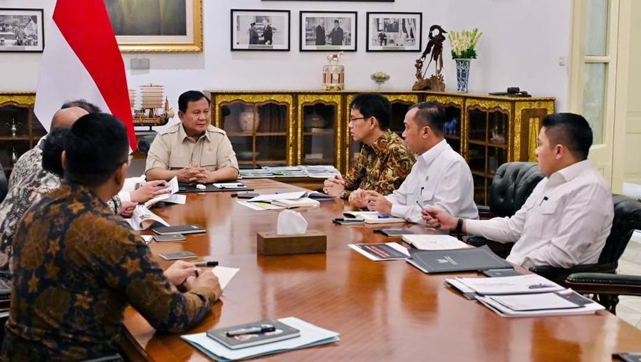 Presiden Prabowo Subianto menerima sejumlah menteri Kabinet Merah Putih di Istana Merdeka, Jakarta, Kamis (19/3/2026). (Instagram/sekretariat.kabinet)