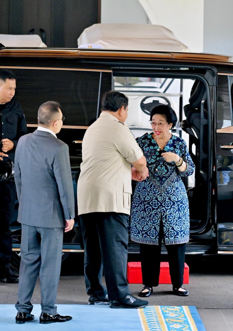 Presiden RI Prabowo Subianto melakukan pertemuan dengan Presiden ke-5 RI sekaligus Ketua Umum Partai Demokrasi Indonesia Perjuangan (PDI-P) Megawati Soekarnoputri di Istana Kepresidenan, Jakarta, Kamis (19/3/2026). (Laily Rachev - Biro Pers Sekretariat Presiden)