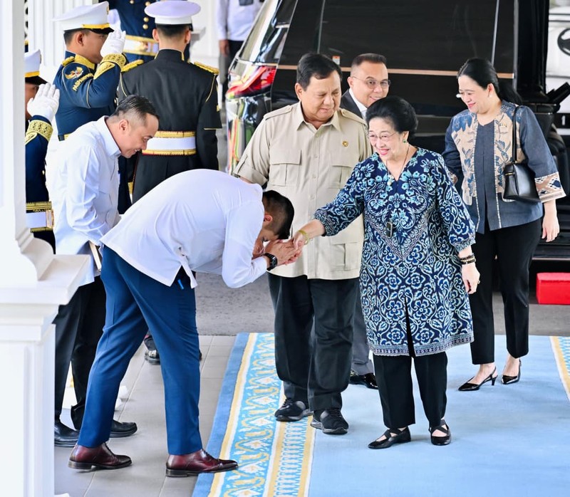 Presiden RI Prabowo Subianto melakukan pertemuan dengan Presiden ke-5 RI sekaligus Ketua Umum Partai Demokrasi Indonesia Perjuangan (PDI-P) Megawati Soekarnoputri di Istana Kepresidenan, Jakarta, Kamis (19/3/2026). (Laily Rachev - Biro Pers Sekretariat Presiden)