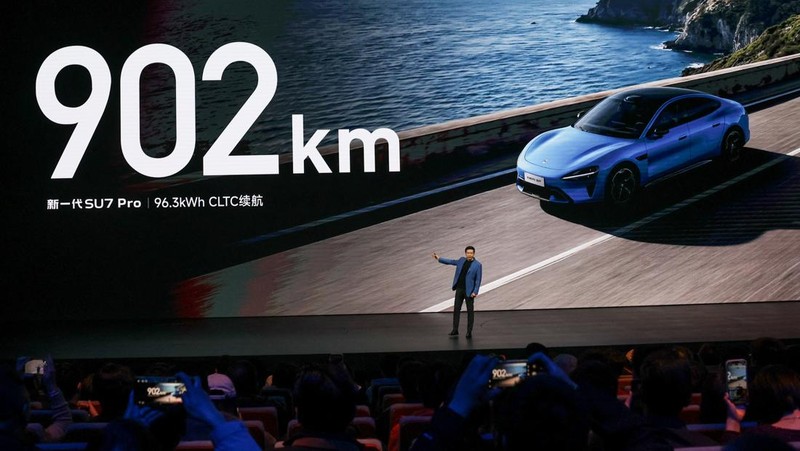 Raksasa teknologi China, Xiaomi meluncurkan generasi terbaru mobil listrik SU7 di Beijing, China, Kamis (19/32026). (REUTERS/Maxim Shemetov)