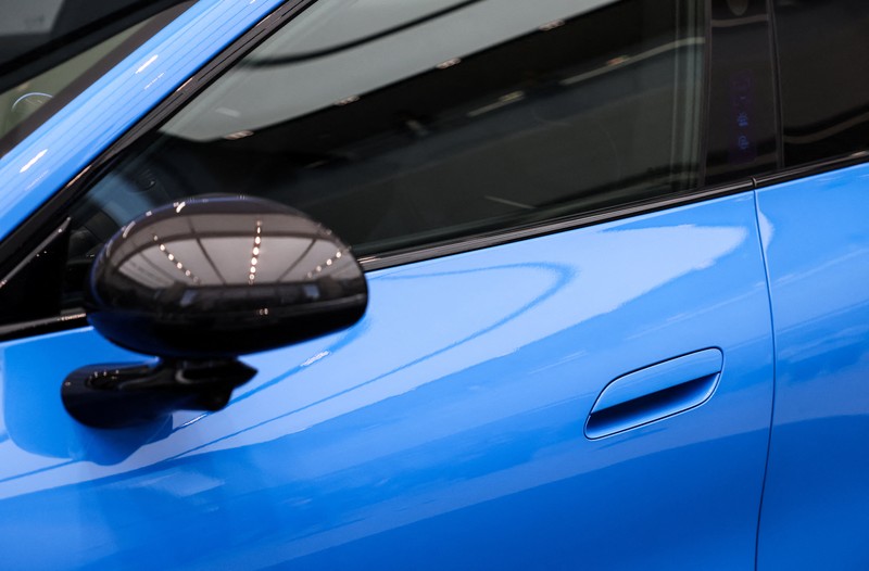 Raksasa teknologi China, Xiaomi meluncurkan generasi terbaru mobil listrik SU7 di Beijing, China, Kamis (19/32026). (REUTERS/Maxim Shemetov)