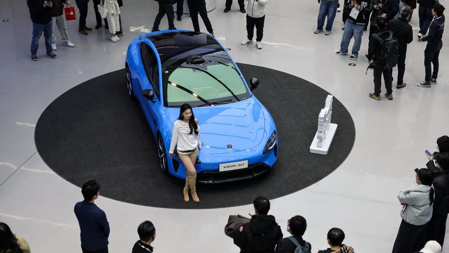 Raksasa teknologi China, Xiaomi meluncurkan generasi terbaru mobil listrik SU7 di Beijing, China, Kamis (19/32026). (REUTERS/Maxim Shemetov)