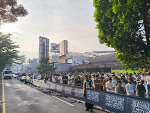 Sejumlah Umat Muslim di Depok Salat Idul Fitri Hari Ini