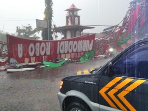 Gapura Selamat Datang Purwodadi Grobogan Roboh Akibat Angin Kencang