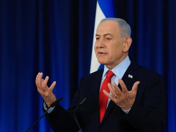 Perdana Menteri Israel Benjamin Netanyahu berbicara dalam konferensi pers, di tengah konflik AS-Israel dengan Iran, di Yerusalem, 19 Maret 2026. REUTERS/Ronen Zvulun/Pool