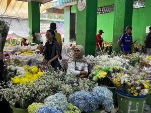 H-1 Lebaran, Pasar Rawa Belong Mulai Ramai Pemburu Bunga