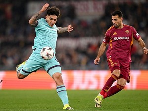 Roma Rekrut Santiago Castro dari Bologna