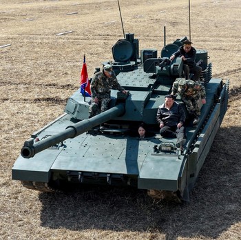 Putri 14 Tahun Kim Jong Un Nyetir Tank, Pamer Senjata Baru Korut