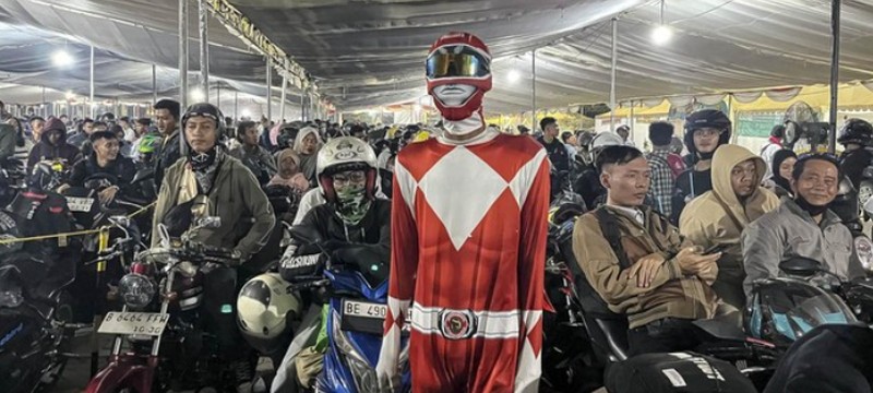 Pemudik Tertinggal di Tol. (Instagram/Satlantas Polres Indramayu)