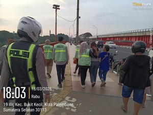 Respons Cepat Layanan 110, Polda Sumsel Selamatkan Warga di Jembatan Ampera